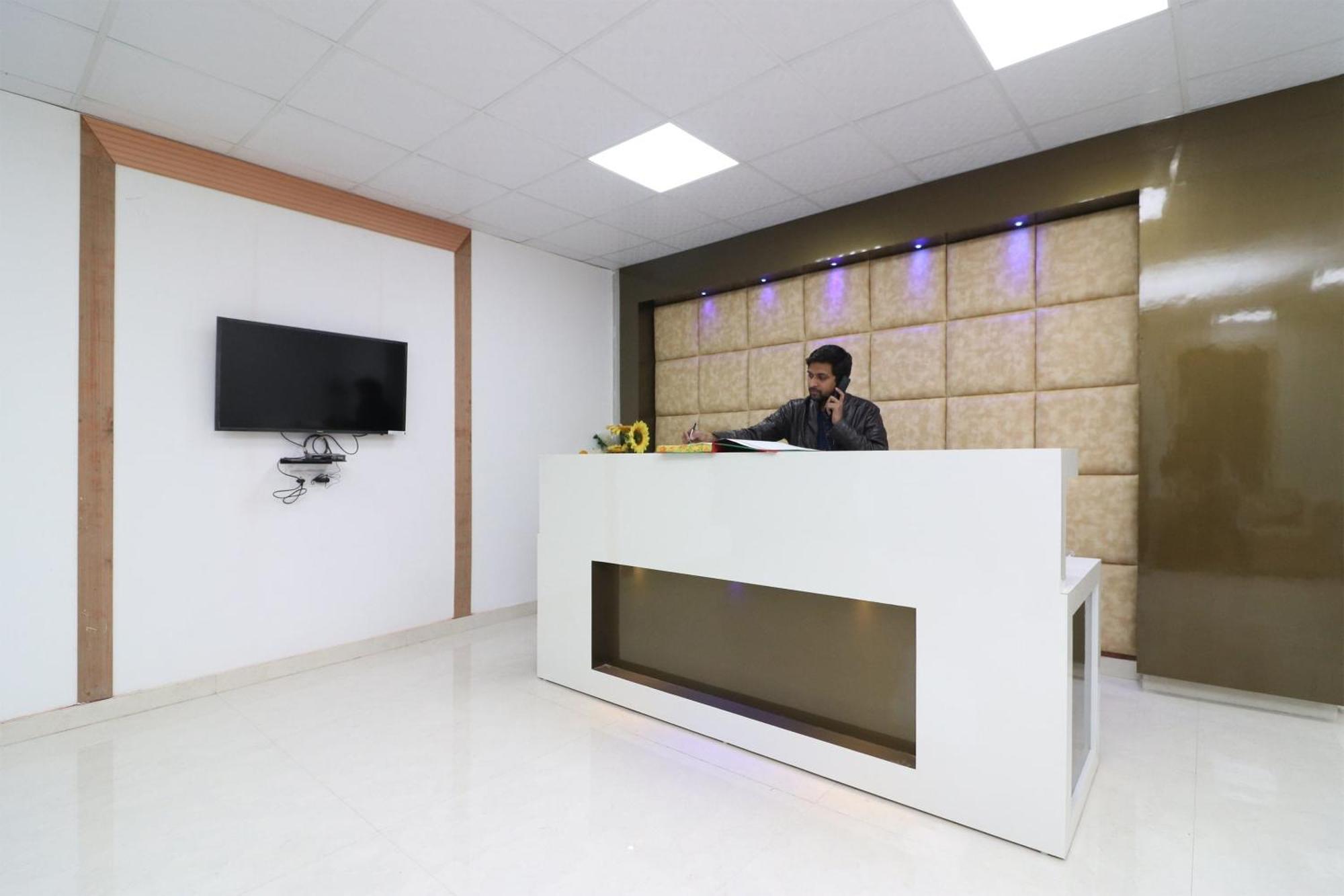 Hotel O The Grand Palace Ghaziabad Exterior photo